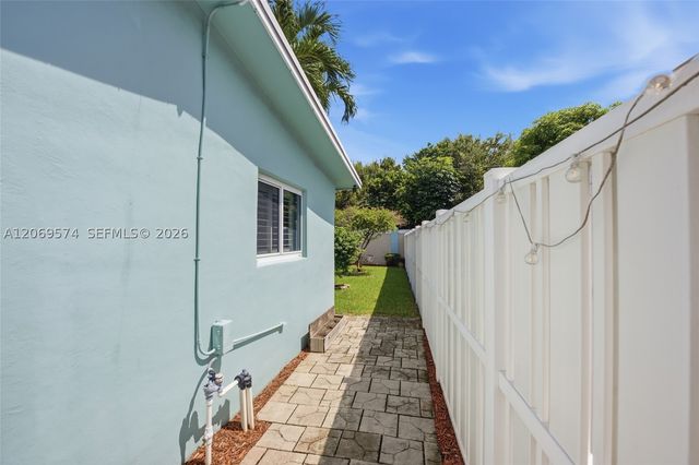2250 NW 81st Ave, Sunrise, FL 33322