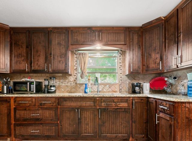 2816 Old Marlin Road, Waco, TX 76705