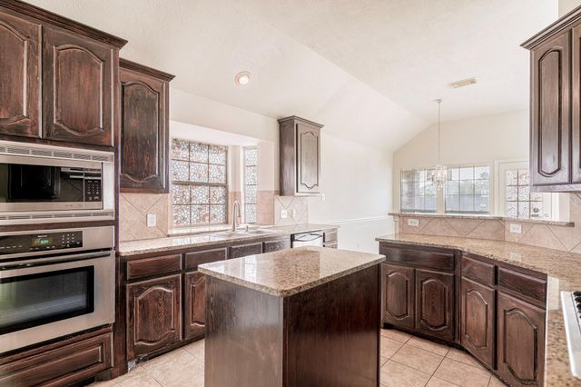 1230 Riverchase Drive, Richmond, TX 77469