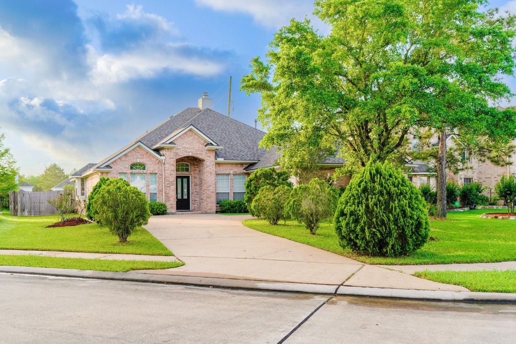 1230 Riverchase Drive, Richmond, TX 77469