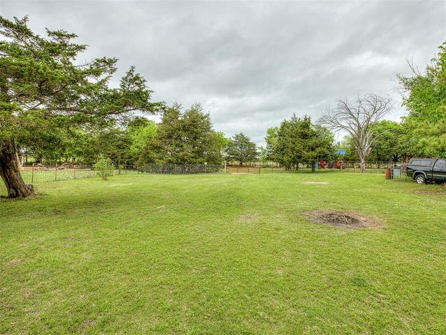 8801 Hartman Road, Noble, OK 73068