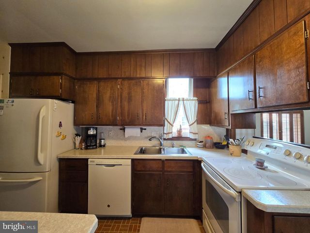 6327 LEMON ST, East Petersburg, PA 17520