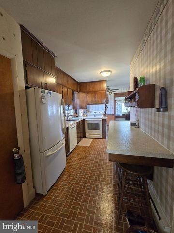 6327 LEMON ST, East Petersburg, PA 17520