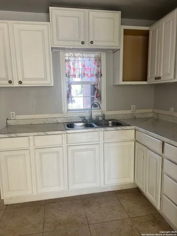 719 Venice, San Antonio, TX 78201