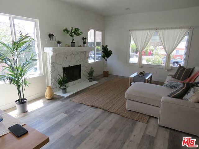 1587 W 35th Place, Los Angeles, CA 90018
