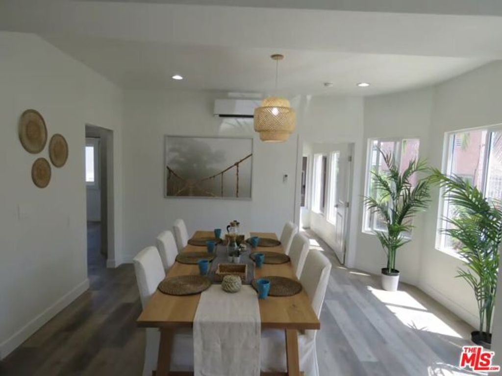 1587 W 35th Place, Los Angeles, CA 90018