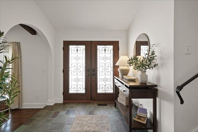 9212 Greenwood Avenue, Munster, IN 46321