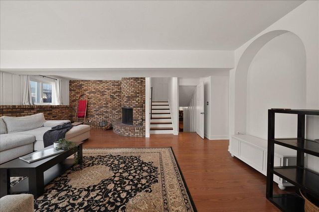 9212 Greenwood Avenue, Munster, IN 46321