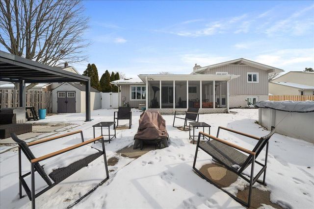 9212 Greenwood Avenue, Munster, IN 46321