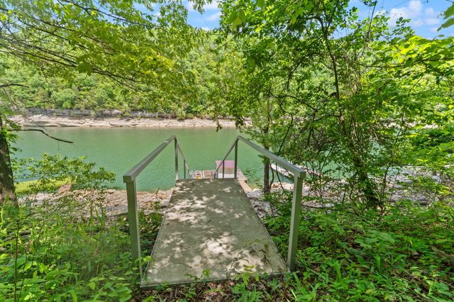 715 George Hardwick Drive, Bronston, KY 42518