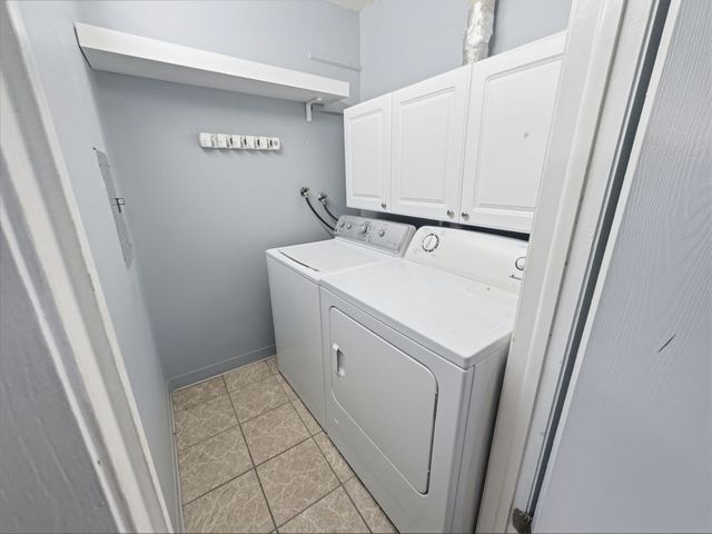 13616 Royal Court 207, Crestwood, IL 60418