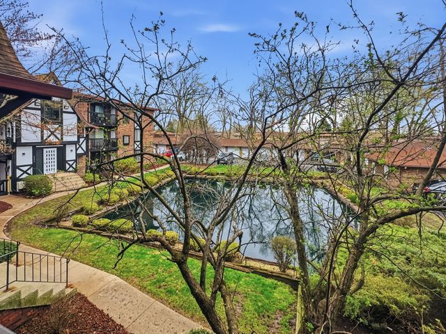 13616 Royal Court 207, Crestwood, IL 60418