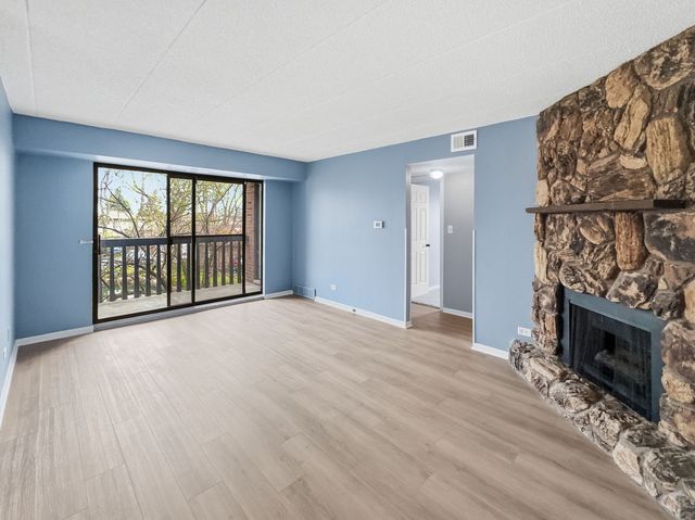 13616 Royal Court 207, Crestwood, IL 60418