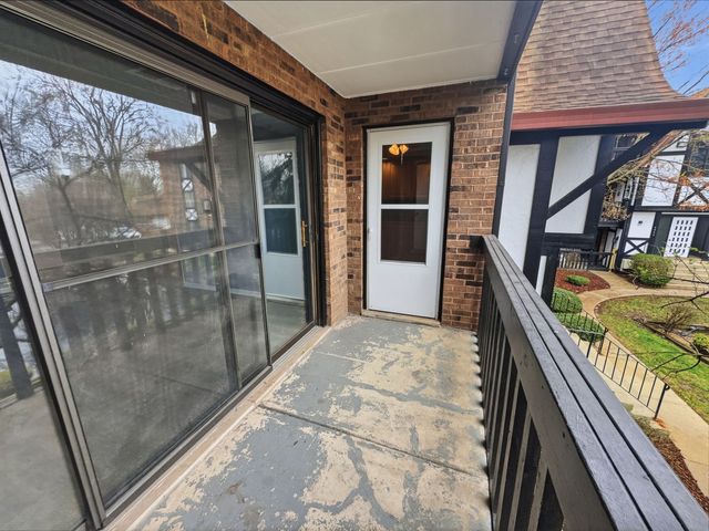 13616 Royal Court 207, Crestwood, IL 60418