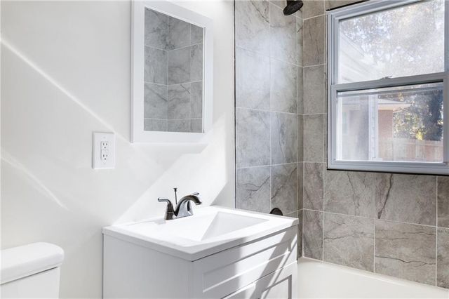 700 Parkdale Drive, Scottdale, GA 30079