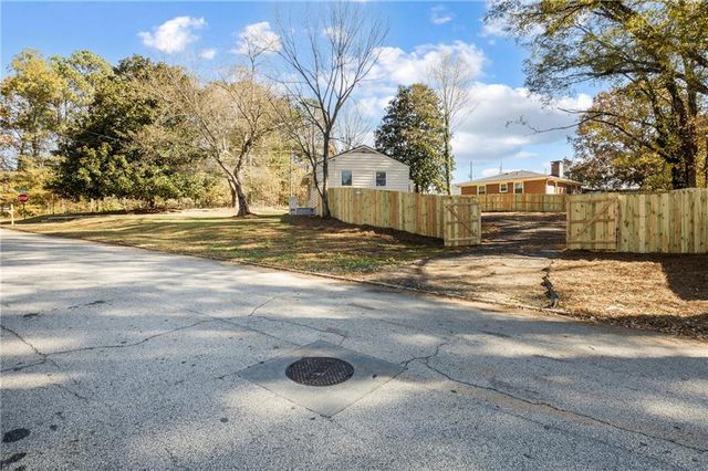 700 Parkdale Drive, Scottdale, GA 30079