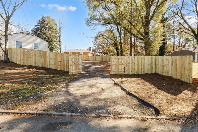 700 Parkdale Drive, Scottdale, GA 30079