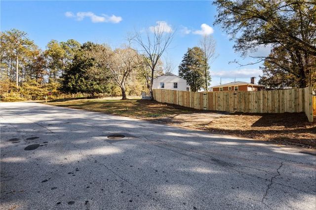 700 Parkdale Drive, Scottdale, GA 30079