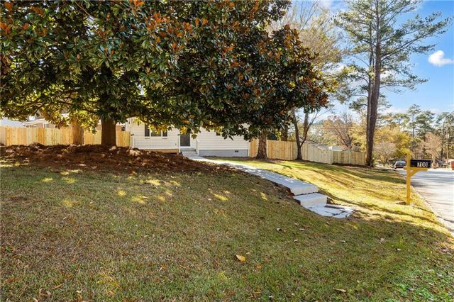 700 Parkdale Drive, Scottdale, GA 30079