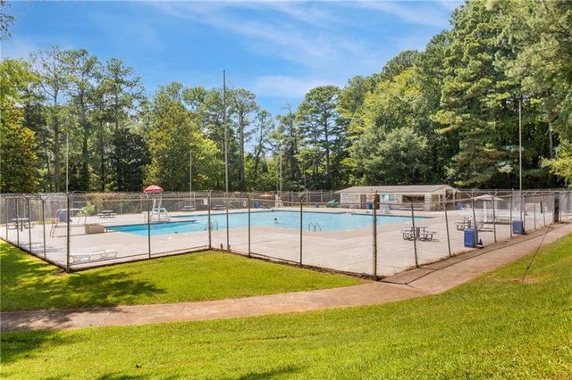 700 Parkdale Drive, Scottdale, GA 30079