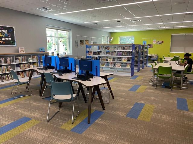 700 Parkdale Drive, Scottdale, GA 30079