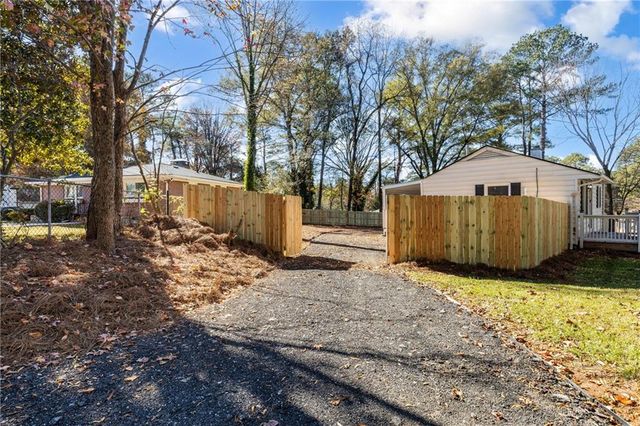 700 Parkdale Drive, Scottdale, GA 30079