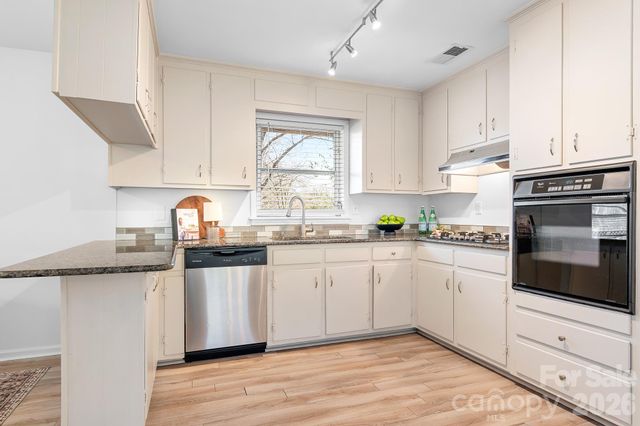 183 Kingsway Circle, Charlotte, NC 28214