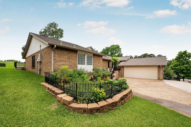 479 Cherry Hills Drive, Huntsville, TX 77340