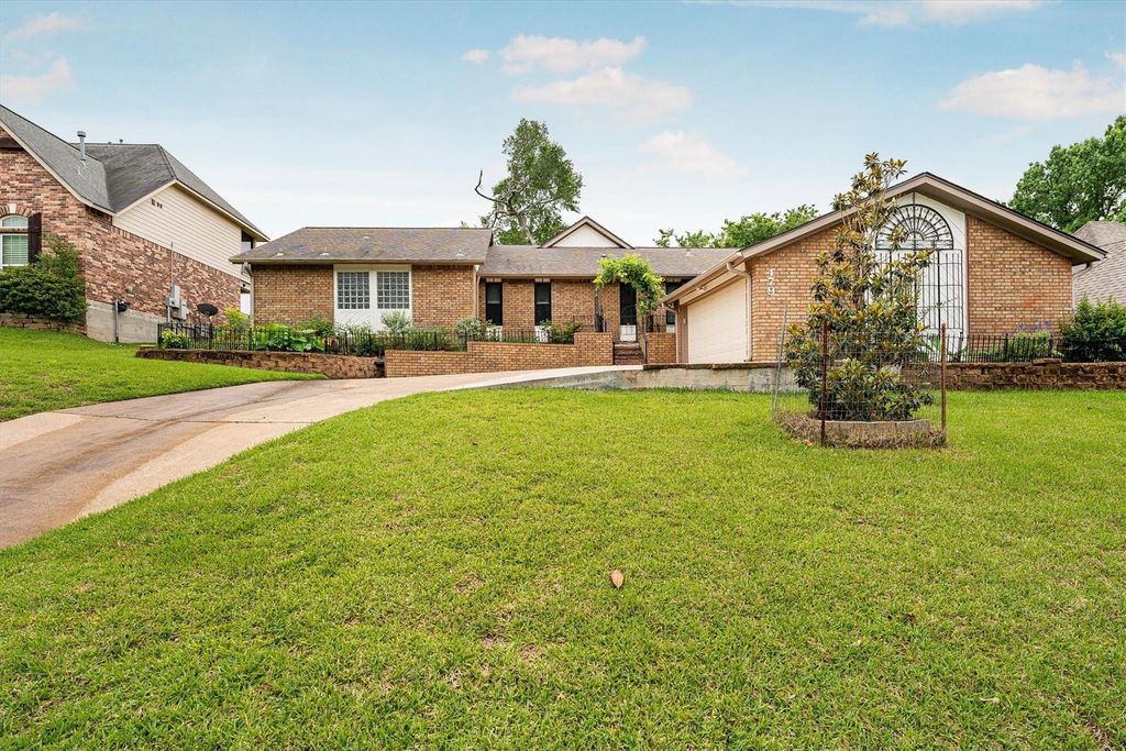 479 Cherry Hills Drive, Huntsville, TX 77340