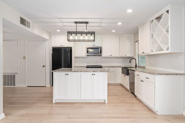 413 Sandy Knoll Drive, Coppell, TX 75019