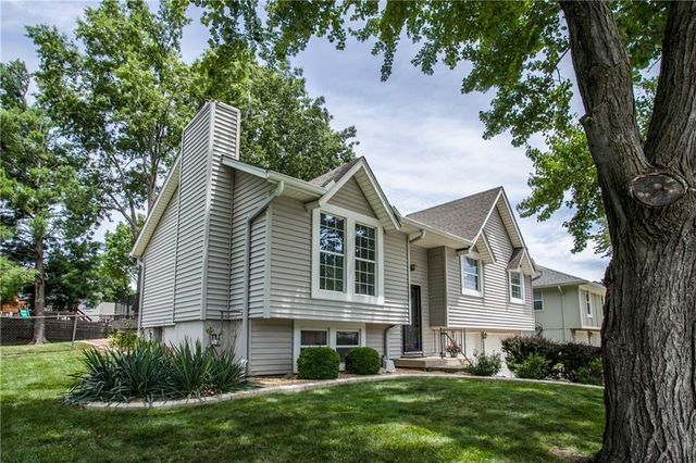 1002 NE Cedar Street, Lee's Summit, MO 64086
