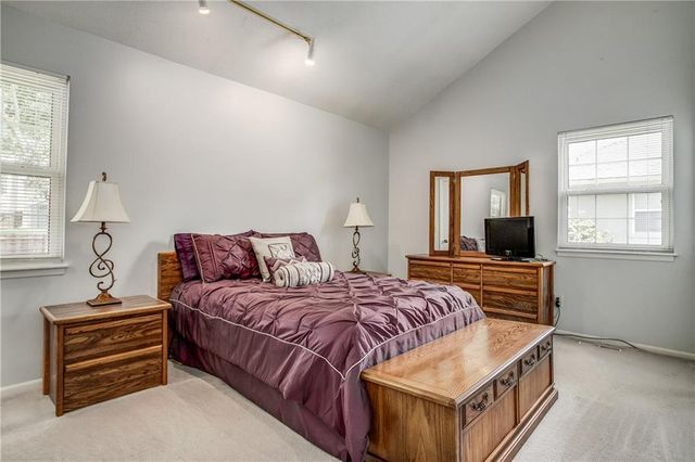 1002 NE Cedar Street, Lee's Summit, MO 64086