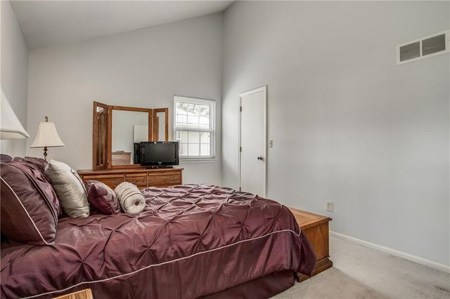 1002 NE Cedar Street, Lee's Summit, MO 64086