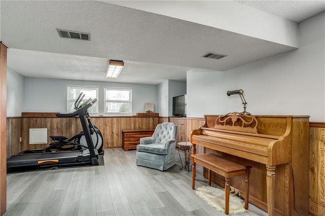 1002 NE Cedar Street, Lee's Summit, MO 64086