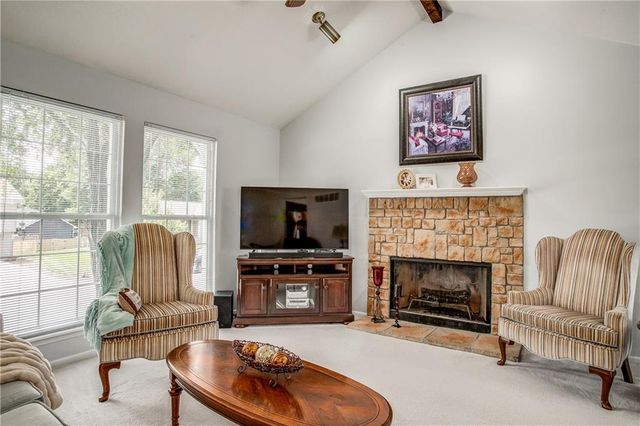 1002 NE Cedar Street, Lee's Summit, MO 64086