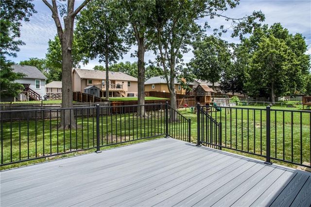 1002 NE Cedar Street, Lee's Summit, MO 64086