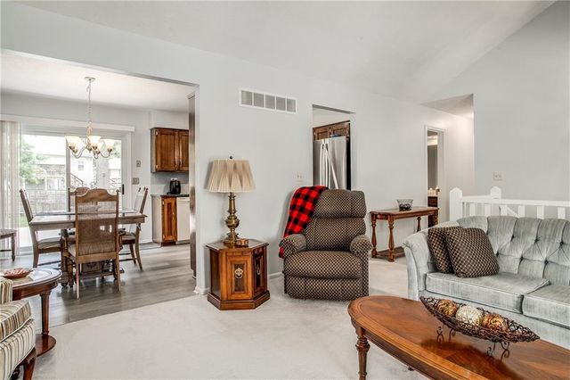 1002 NE Cedar Street, Lee's Summit, MO 64086