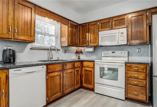 1002 NE Cedar Street, Lee's Summit, MO 64086