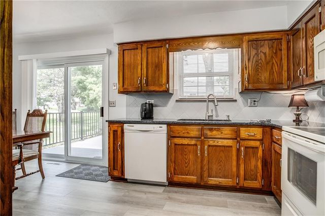 1002 NE Cedar Street, Lee's Summit, MO 64086
