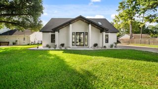 408 Briarmeadow Avenue, Friendswood, TX 77546