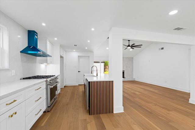 10730 Wickersham Lane, Houston, TX 77042