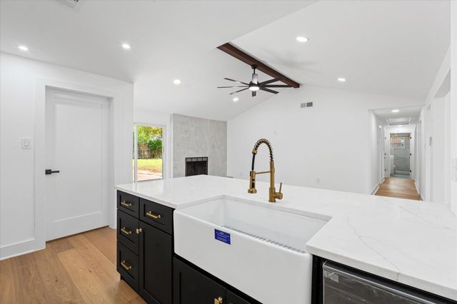 10730 Wickersham Lane, Houston, TX 77042