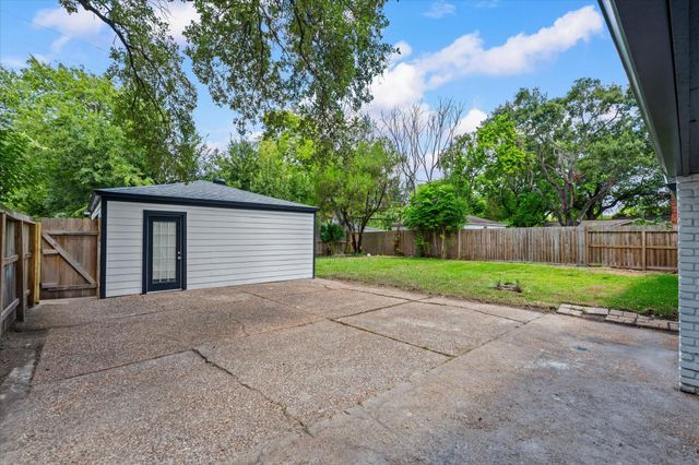10730 Wickersham Lane, Houston, TX 77042