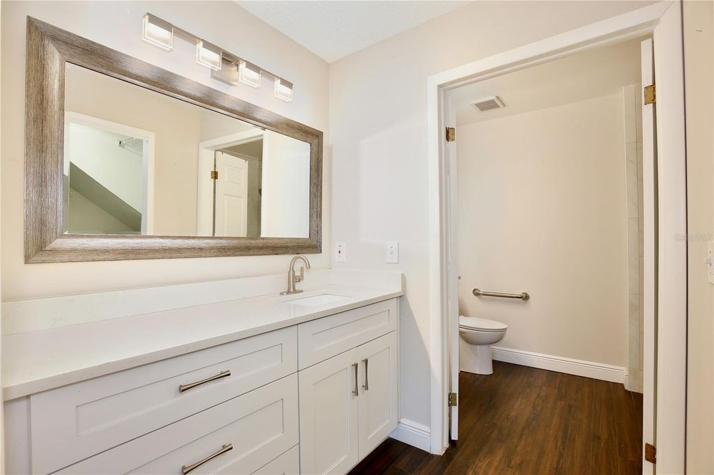 Image 15 of property listing at 904 NORFOLK COURT, Longwood, FL 32750