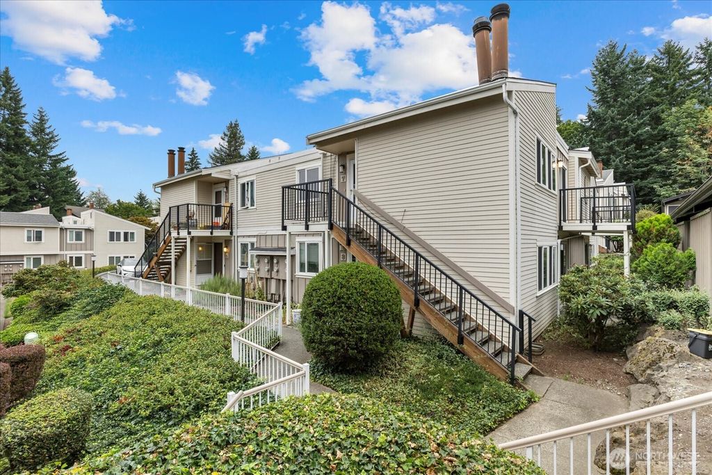 12716 NE 120th Street #H-7, Kirkland, WA 98034