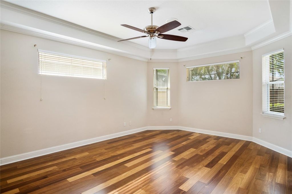 Image 12 of property listing at 10734 WOODCHASE CIRCLE, Orlando, FL 32836