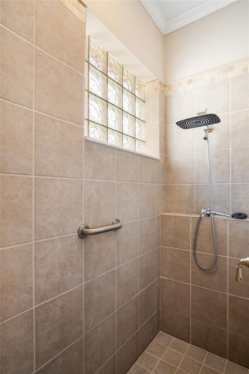 Image 16 of property listing at 10734 WOODCHASE CIRCLE, Orlando, FL 32836