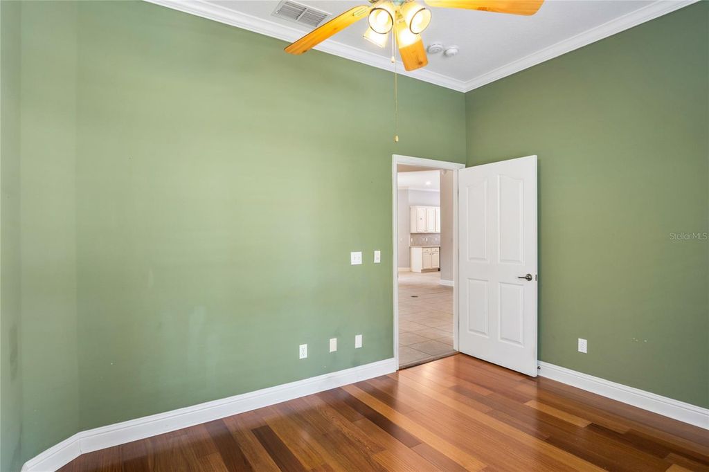 Image 20 of property listing at 10734 WOODCHASE CIRCLE, Orlando, FL 32836