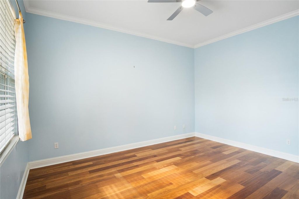Image 21 of property listing at 10734 WOODCHASE CIRCLE, Orlando, FL 32836