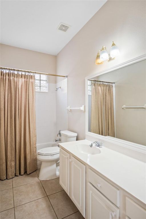 Image 23 of property listing at 10734 WOODCHASE CIRCLE, Orlando, FL 32836